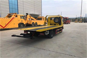 安图非事故拖车